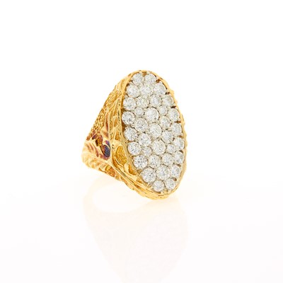 Lot 2041 - Gold and Diamond Ring