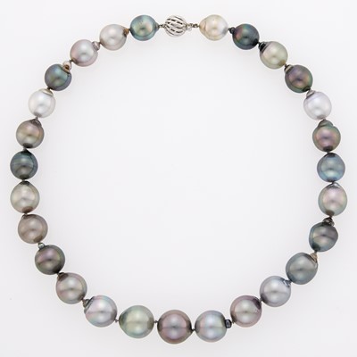 Lot 2023 - Multicolored Gray Baroque Pearl Necklace with White Gold Ball Clasp