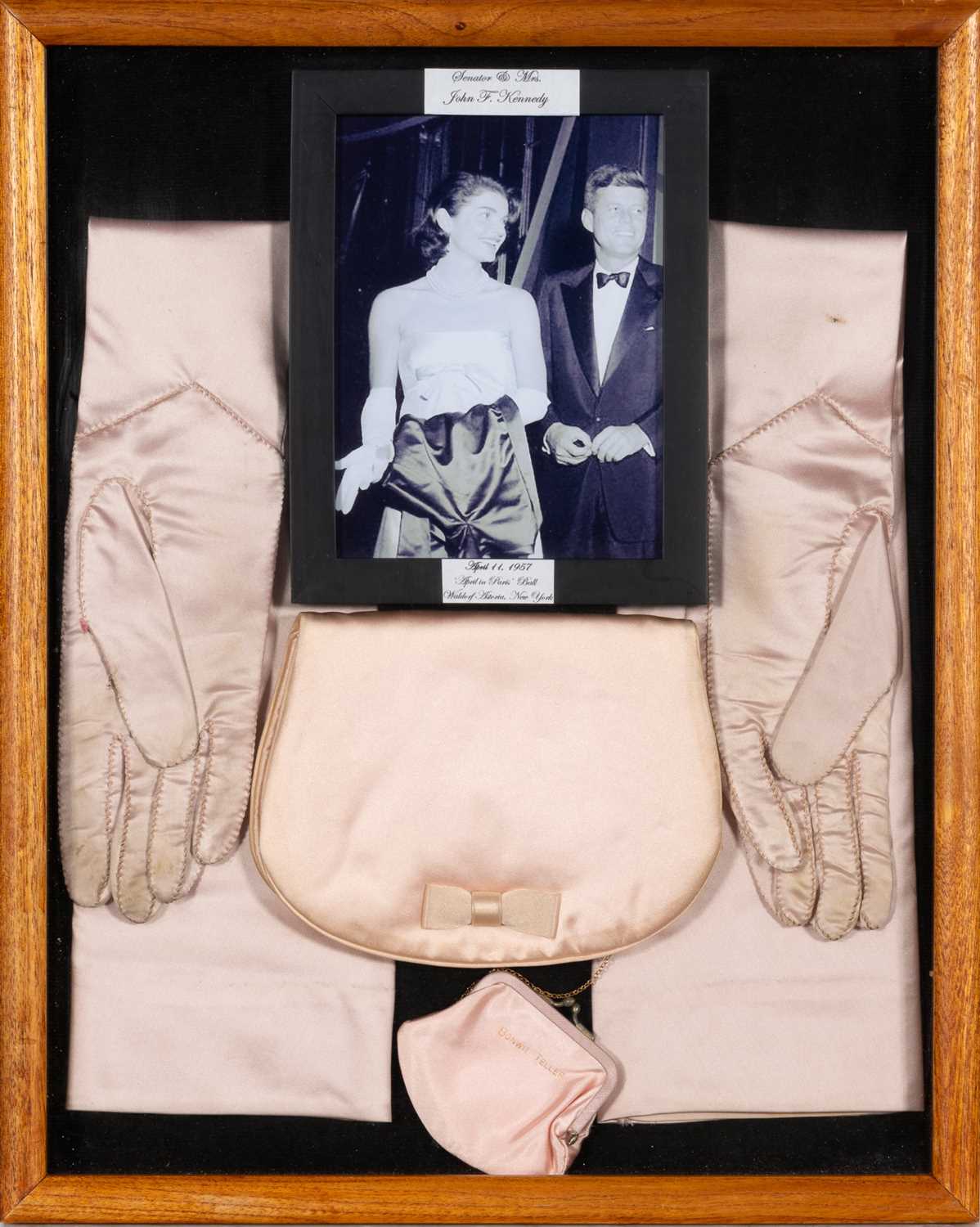 Lot 5020 - Formal gloves, evening clutch and a change purse worn by Jacqueline Kennedy