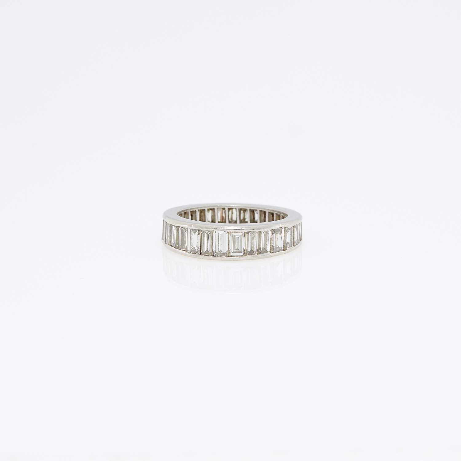 Lot 1077 - Platinum and Diamond Band Ring