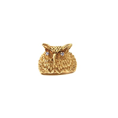 Lot 1179 - Gold and Sapphire Owl Ring