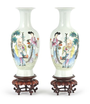 Lot 430 - A Pair of Chinese Enameled Porcelain Vases