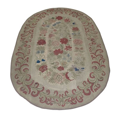 Lot 322 - American Hooked Oval Rug