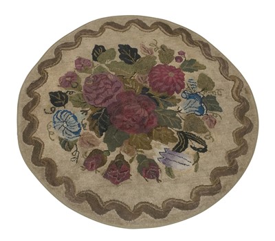 Lot 320 - American Hooked Round Rug