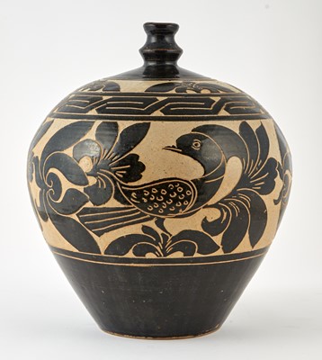 Lot 319 - A Chinese Sgraffiatu Cizhou Stoneware Jar
