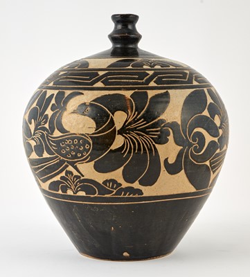 Lot 319 - A Chinese Sgraffiatu Cizhou Stoneware Jar