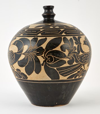 Lot 319 - A Chinese Sgraffiatu Cizhou Stoneware Jar