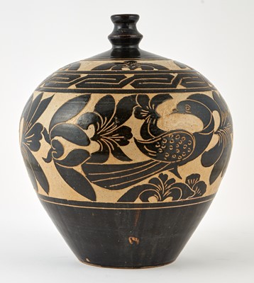 Lot 319 - A Chinese Sgraffiatu Cizhou Stoneware Jar