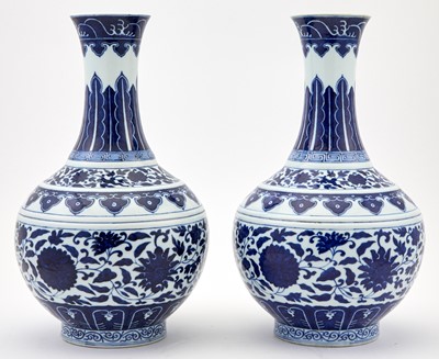 Lot 411 - A Pair of Chinese Blue and White Porcelain Vases