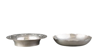 Lot 1121 - Two American Sterling Silver Fruit Bowls