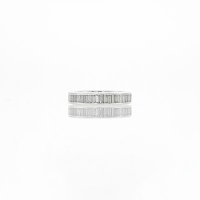 Lot 1079 - Platinum and Diamond Band Ring