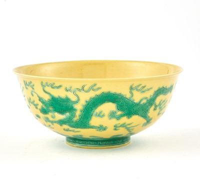 Lot 415 - A Chinese 'Egg and Spinach' Porcelain Bowl