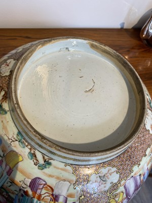 Lot 1041 - Chinese Export Porcelain Punch Bowl