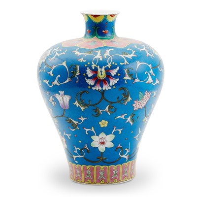Lot 101 - A Chinese Enameled Porcelain Vase