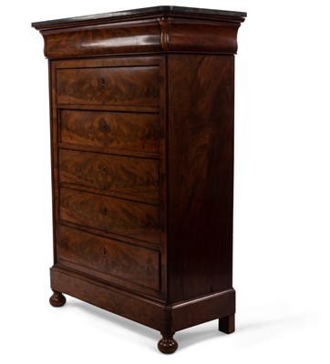 Lot 182 - Classical Mahogany Chest of Drawers