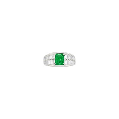 Lot 119 - Platinum, Emerald and Diamond Ring