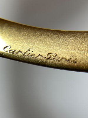 Lot 51 - Cartier Paris Tricolor Gold 'Trinity' Rolling Bangle Bracelet