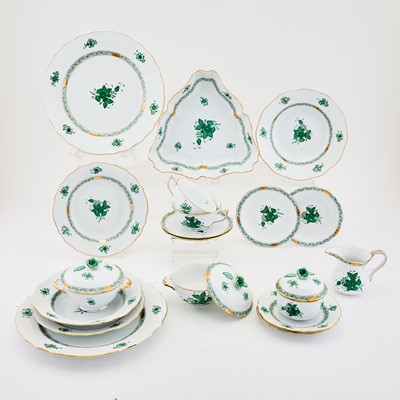 Lot 23 - Herend Hand-Painted Porcelain "Green Chinese Bouquet" Pattern Partial Dinner Service