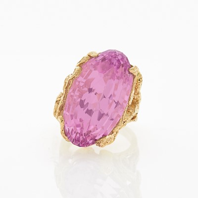 Lot 2167 - Gold and Kunzite Ring