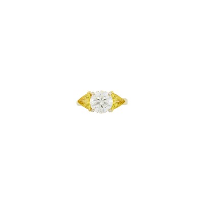 Lot 103 - Gold, Diamond and Yellow Sapphire Ring