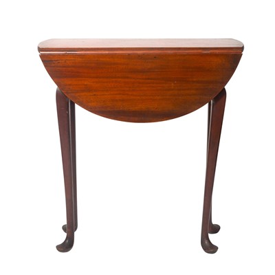 Lot 609 - Queen Anne Mahogany Drop Leaf Table
