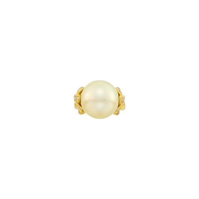 Lot 36 - Gold, Golden South Sea Cultured Pearl and Diamond Ring
