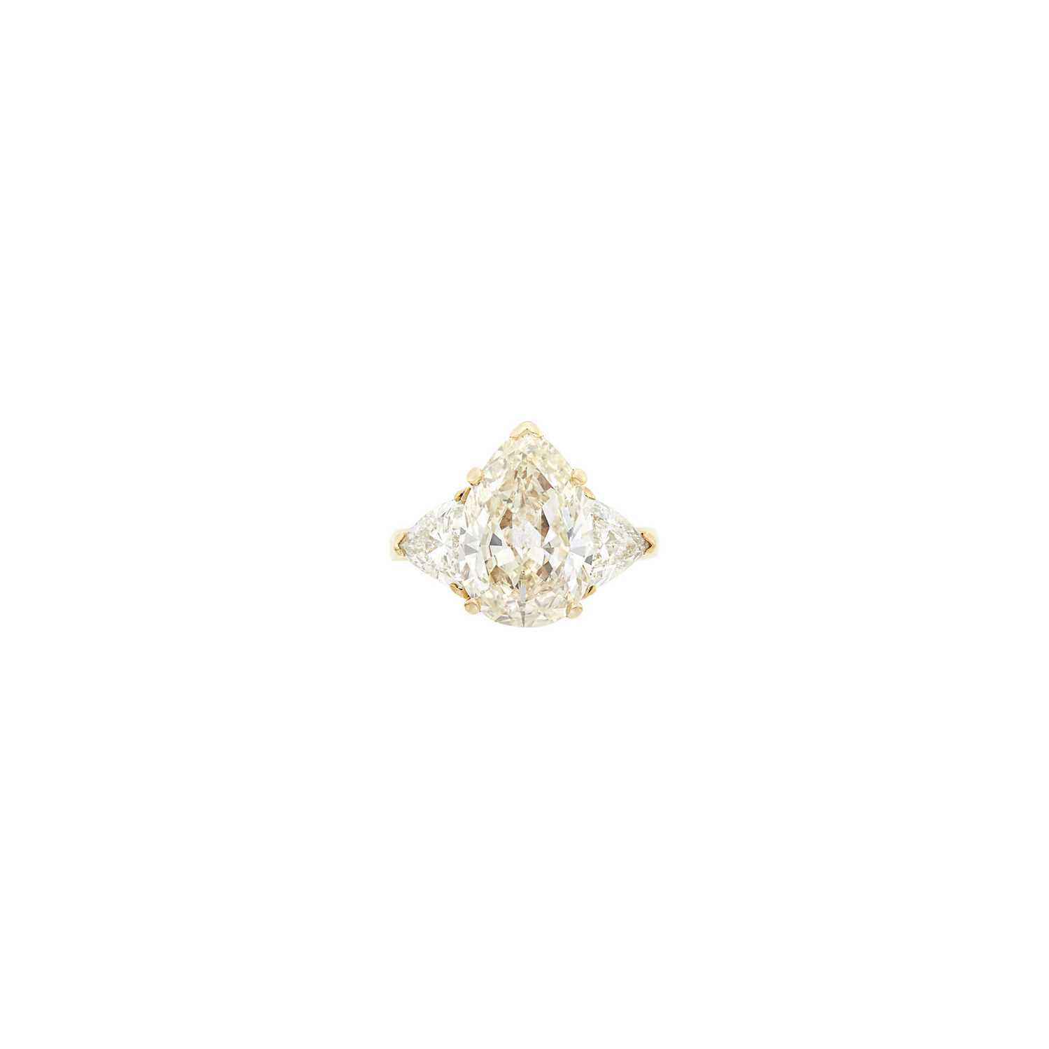Lot 17 - Gold and Diamond Ring
