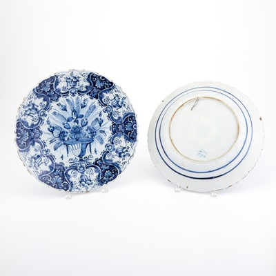 Lot 306 - Pairs of Dutch Delft Blue and White Chargers