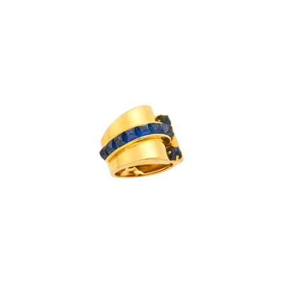 Lot 1079 - Gold and Cabochon Sapphire Ring