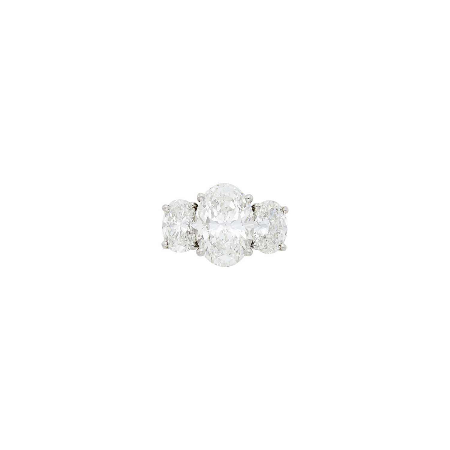 Lot 100 - Platinum and Diamond Ring