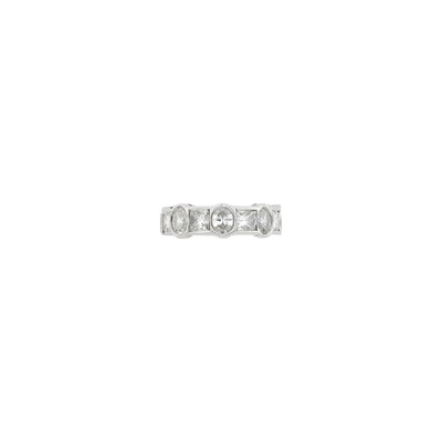 Lot 1124 - Platinum and Diamond Band Ring