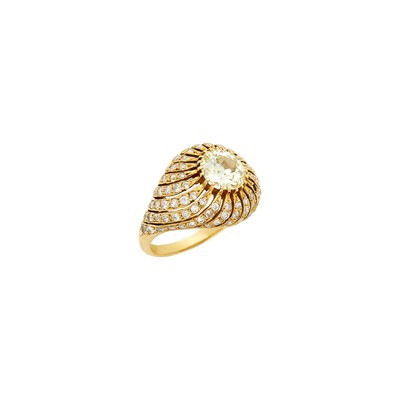Lot 175 - Gold and Diamond Ring