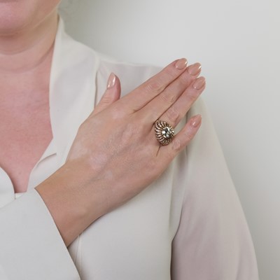 Lot 175 - Gold and Diamond Ring