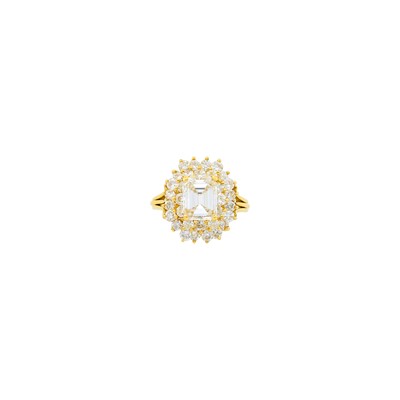 Lot 1157 - Gold and Diamond Ring
