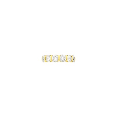 Lot 133 - Gold and Diamond Ring