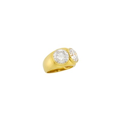 Lot 33 - Gold and Diamond Ring