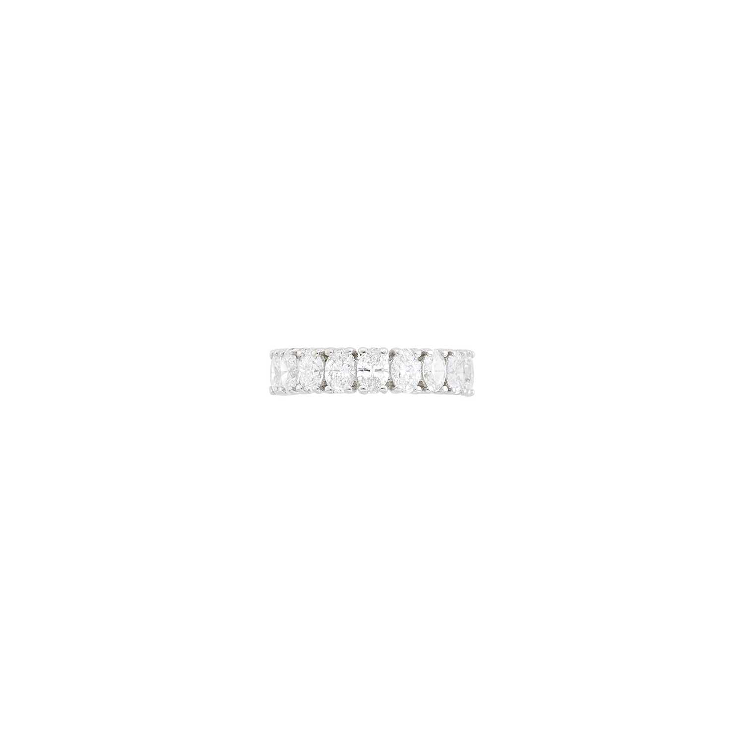 Lot 93 - Harry Winston White Gold and Diamond Band Ring