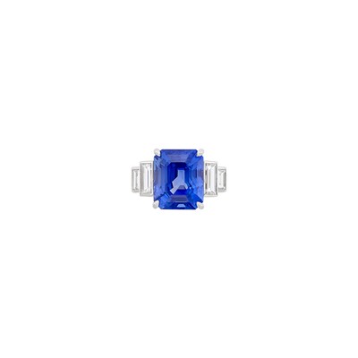 Lot 267 - Harry Winston Platinum, Sapphire and Diamond Ring