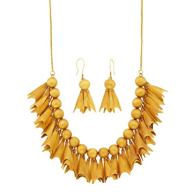 Lot 114 - Two-Color Gold Fringe Necklace and Pair of Pendant-Earrings