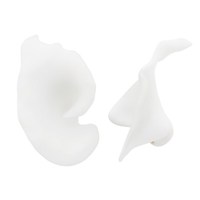 Lot 13 - JAR Paris Pair of White Resin and Rose Gold 'Calla Lily' Earclips