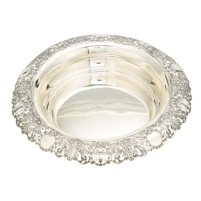 Lot 211 - Theodore B. Starr Sterling Silver Centerpiece Bowl