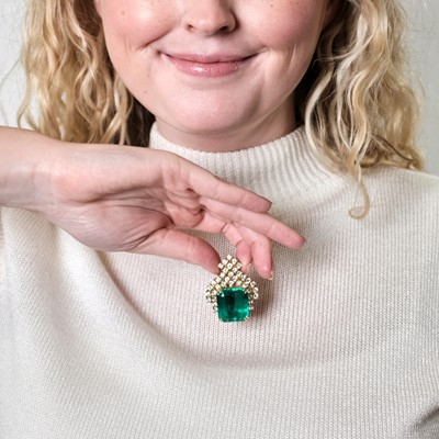 Lot 20 - Gold, Emerald and Diamond Pendant