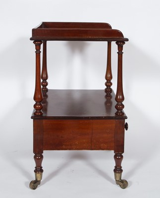 Lot 63 - Victorian Style Mahogany Two-Tier Étagère