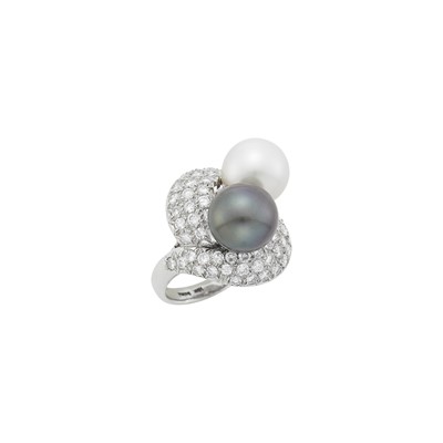 Lot 45 - White Gold, Multicolored Cultured Pearl and Diamond Ring