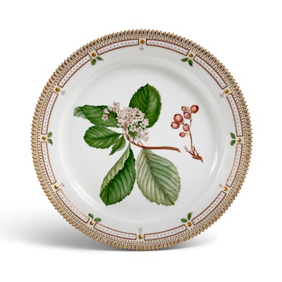 Lot 1097 - Royal Copenhagen "Flora Danica" Charger