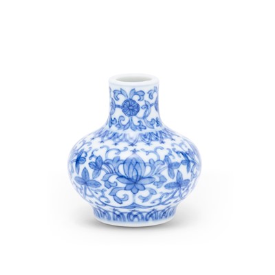 Lot 5 - A Chinese Blue and White Porcelain Snuff Bottle