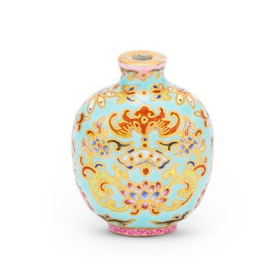Lot 9 - A Chinese Enameled Porcelain Snuff Bottle