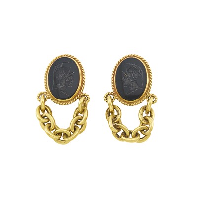Lot 1003 - Vahe Naltchayan Pair of Gold and Black Onyx Intaglio Earclips