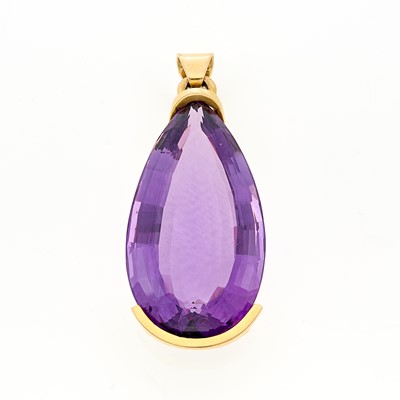 Lot 1048 - Gold and Amethyst Pendant
