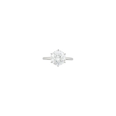 Lot 294 - Platinum and Diamond Ring